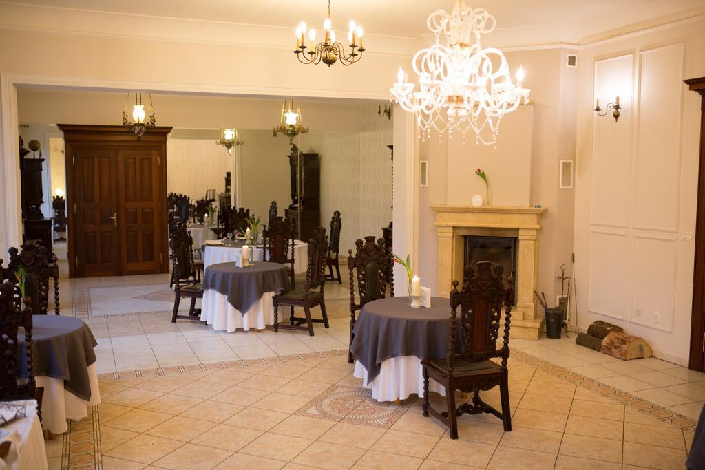 Palac Jablonowo Bed & Breakfast Ujście Exterior foto